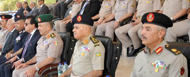 وزير الدفاع يشهد حفل تخرج الدفعة 152 من كلية الضباط الاحتياط | صور