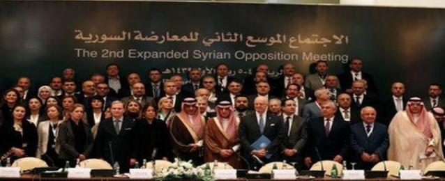المعارضة السورية تشكل وفدًا للمشاركة في محادثات جنيف