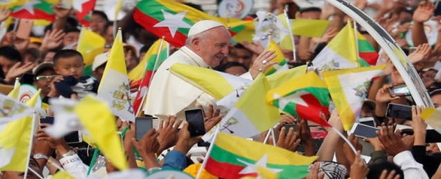 بابا روما يلقي كلمة أمام الكاثوليك في بورما