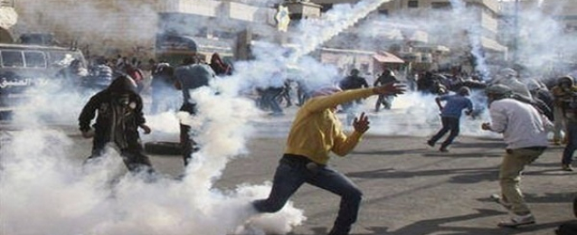 الصحة الفلسطينية بغزة تؤكد ان الإحتلال الفلسطيني يستخدم قنابل غاز مجهولة