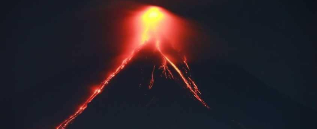 الفلبين .. أقوى بركان “يغضب” بشكل مدو