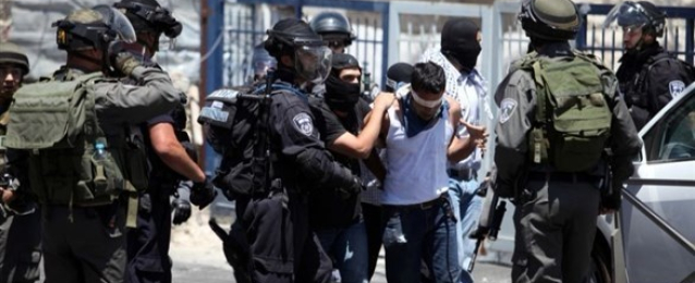 الاحتلال يعتقل 12 فلسطينيا من الضفة والقدس