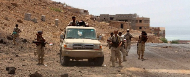 القوات اليمنية تواصل تمشيط الساحل الغربي لقطع طرق إمداد ميليشيات الحوثي