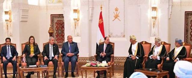 التقى السيد الرئيس عبد الفتاح السيسي اليوم بمقر إقامته بمسقط مجموعة من كبار رجال الأعمال العمانيين