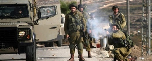 إصابة 10 فلسطينيين في مواجهات مع الاحتلال الإسرائيلي بالخليل