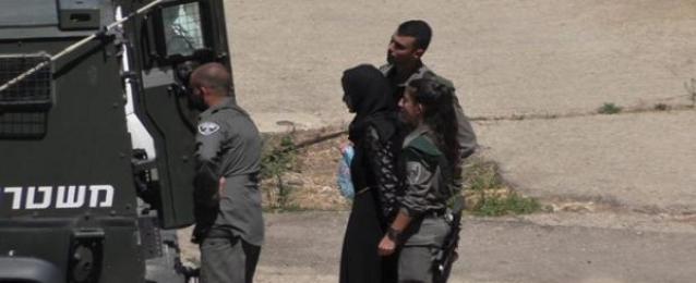 اعتقال فتاة فلسطينية بدعوى محاولتها طعن جنود إسرائيليين