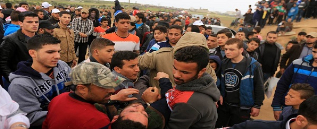 بالصور..استشهاد 16 وإصابة أكثر من 1400 فلسطيني في مواجهات مع الاحتلال
