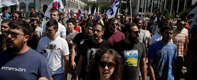 تظاهرات فى أثينا احتجاجا على إجراءات تقشفية