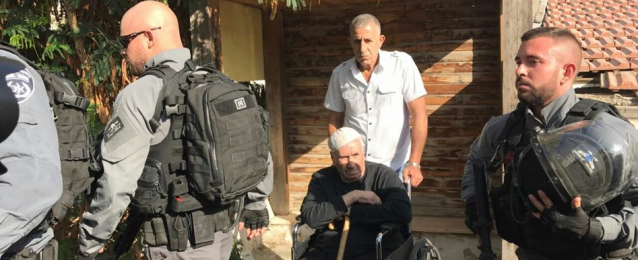 قوات الاحتلال تطرد عائلات فلسطينية بذريعة إجراء تدريبات عسكرية