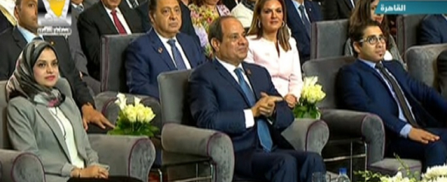 الرئيس السيسي يشهد جلسة رؤية شبابية لتحليل المشهد السياسي المصري ضمن جلسات مؤتمر الشباب