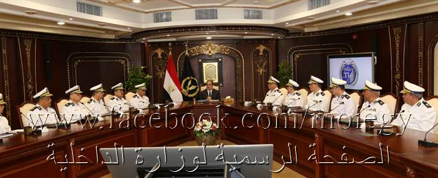 وزير الداخلية يستعرض محاور الخطة الأمنية الشاملة لتأمين إحتفالات المواطنين بعيد الفطر المبارك