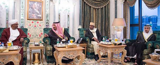 خادم الحرمين الشريفين الملك سلمان بن عبدالعزيز يستقبل الرئيس السوداني عمر البشير ووزير خارجية الإمارات