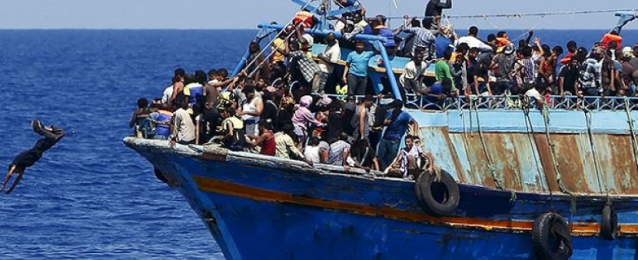 البحرية الليبية تنقذ 53 مهاجرا غير شرعى قبالة سواحلها