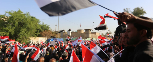 عراقيون يتظاهرون أمام مبنى السفارة التركية ببغداد احتجاجا على أزمة مياه سد أليسو