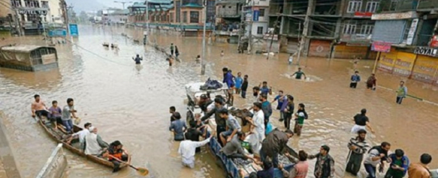 ارتفاع قتلى فيضانات كيرلا الهندية إلى 445 شخصا