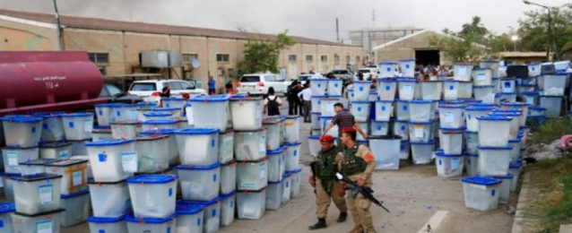 الصدر يحتفظ بصدارة الانتخابات العراقية بعد الفرز اليدوي للأصوات