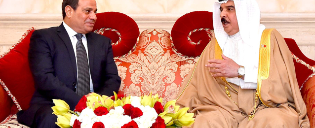 بالصور.. الرئيس يصل المنامة ويعقد جلسة مباحثات مع العاهل البحرين