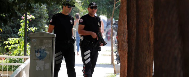 تركيا ترفض مجددا الإفراج عن القس الأمريكى والشرطة تطوق منزله