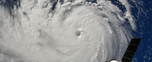 إلغاء رحلات القطارات والرحلات الجوية فى المناطق المتضررة من إعصار “فلورانس”