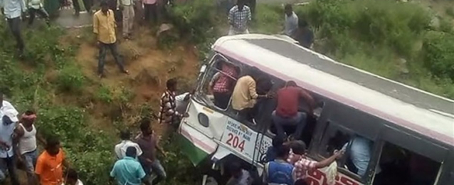 مقتل وإصابة 26 شخصا إثر سقوط حافلة بواد في الهند