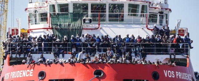 إيطاليا تسمح لسفينة ألمانية تقل مهاجرين بالدخول لمياهها