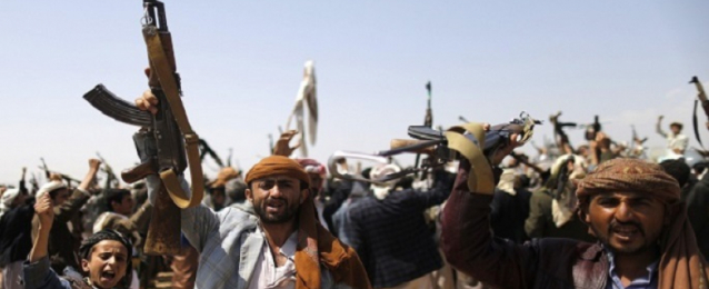 الحوثيون يحتجزون 5 شاحنات أدوية كانت متجهة للحديدة اليمنية