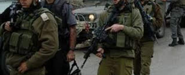 قوات الاحتلال الإسرائيلي تعتدي بوحشية على عائلة فلسطينية بالخليل