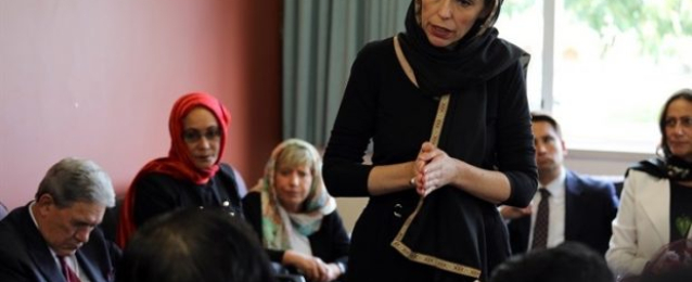 رئيسة وزراء نيوزيلندا توجه رسالة للمسلمين بالحجاب