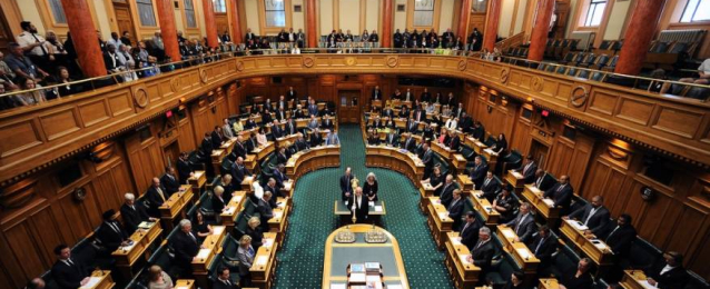 البرلمان النيوزيلندي يصوت لصالح تغيير قوانين الأسلحة