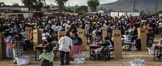 الناخبون في مالاوي يدلون بأصواتهم في انتخابات رئاسية وبرلمانية