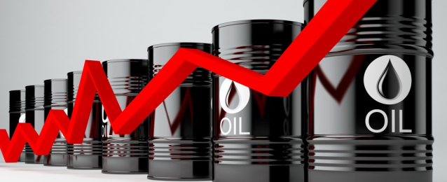 النفط يرتفع بسبب “المخزونات الأميركية”