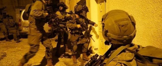 الإحتلال يعتقل 13 فلسطينياً من القدس والضفة الغربية