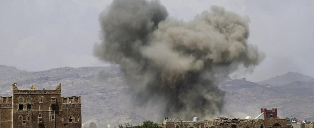 الحوثيون يقصفون الأحياء السكنية في مديريتي الدريهمي وحيس بالحديدة