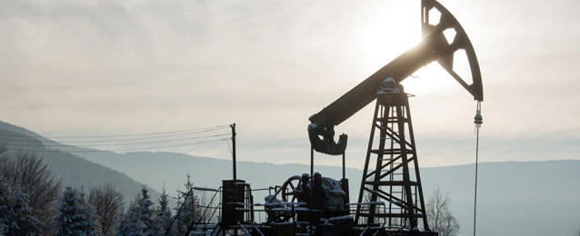 النفط يرتفع صوب 73 دولاراً بفعل تهديد خفض الإمدادات