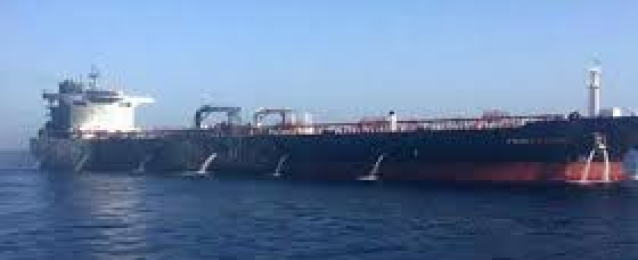 عمان ترسل سفينتي إنقاذ وطائرة استطلاع للبحث بحادث ناقلتي النفط