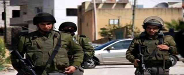 الاحتلال الإسرائيلي يصيب شابا فلسطينيا وزوجته بالرصاص في طولكرم