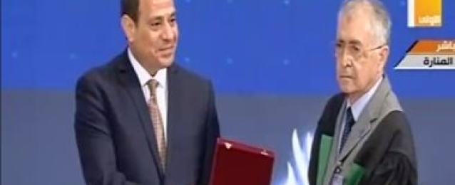 الرئيس السيسي يكرم الفائزين بجوائز النيل للفنون والعلوم من الدرجة الأولى