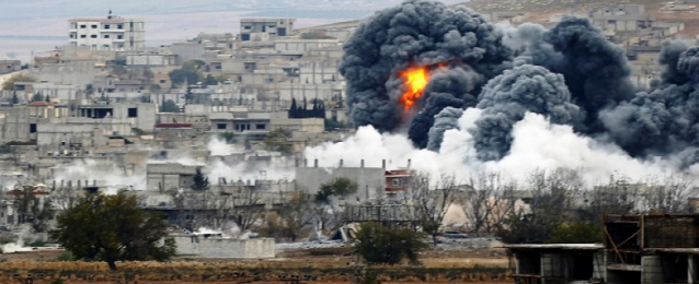 عشرات القتلى في قصف استهدف تجمعا لمسلحين في إدلب شمال غرب سوريا