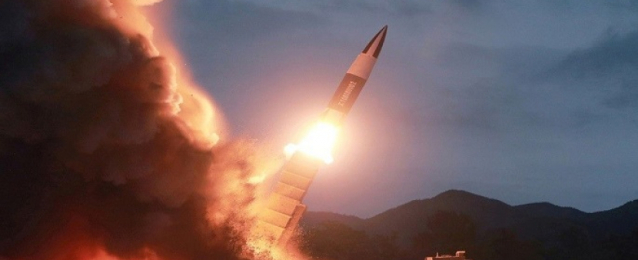 كوريا الشمالية تعلن اختبارها تجربة منصة إطلاق صواريخ متعددة فائقة الحجم