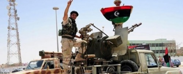 الجيش الوطني الليبي يستهدف منشآت تخزين معدات جوية بمصراتة