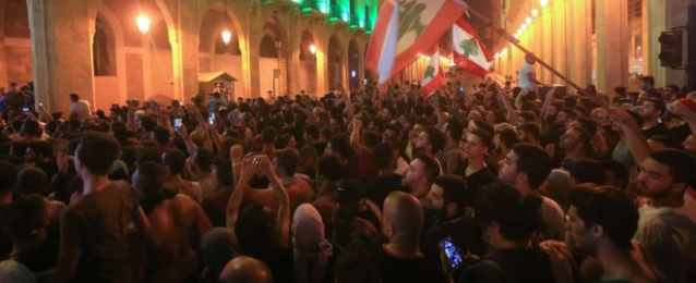 مظاهرات حاشدة في بيروت احتجاجا على الوضع المعيشي