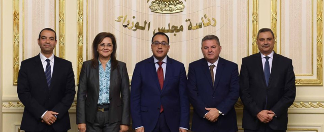 رئيس الوزراء يشهد توقيع اتفاقيتي تعاون استثماري بين صندوق مصر السيادي ووزارة قطاع الاعمال العام وبنك الاستثمار القومي