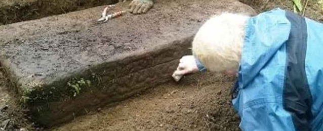 اكتشاف لوح حجرى يعود إلى 137 عاما شمالى الصين