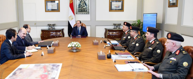 الرئيس السيسي يجتمع مع رئيس الهيئة الهندسية للقوات المسلحة