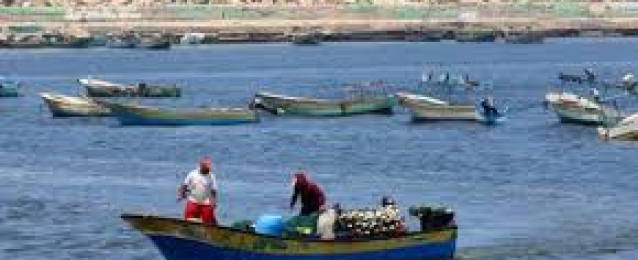 بحرية الاحتلال الإسرائيلي تعتقل صيادين فلسطينيين قبالة شاطئ غزة