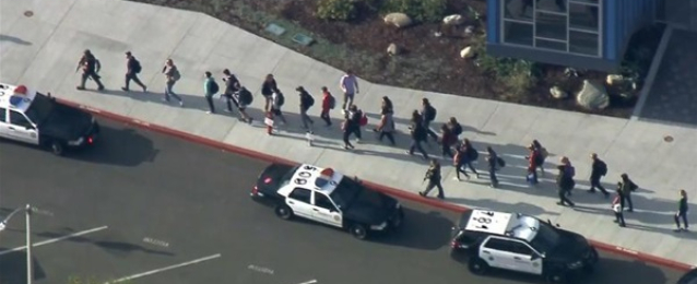 مقتل امرأة في حادث إطلاق النار بمدرسة في مدينة لوس أنجلوس الأمريكية