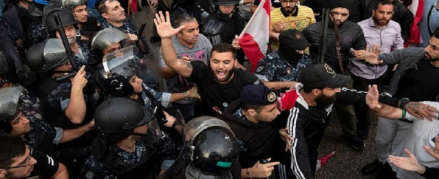 اشتباكات بين متظاهرين مؤيدين للحريري والأمن في بيروت