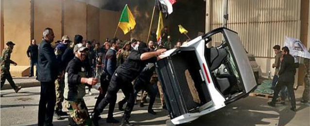 المتظاهرون الموالون لإيران ينهون حصار السفارة الأمريكية فى بغداد