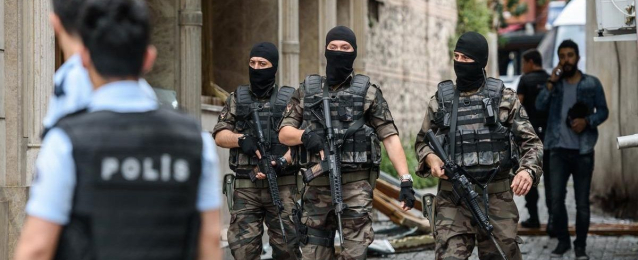 تركيا تأمر باحتجاز 304 من العسكريين للاشتباه بصلاتهم بكولن
