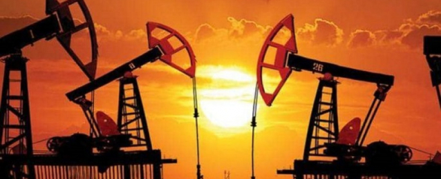 النفط يهبط جراء مخاوف حيال الطلب والتوترات الأمريكية الصينية